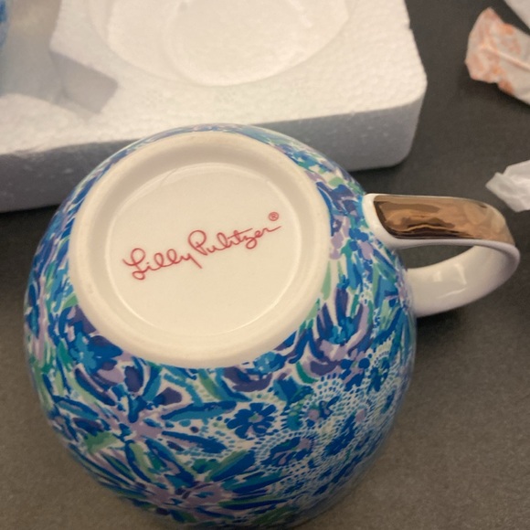 Two Lilly Pulitzer floral mugs new inbox - Picture 3 of 4
